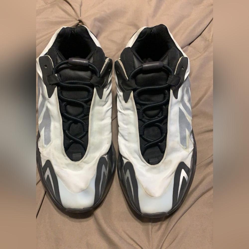 Mens Yeezys 700